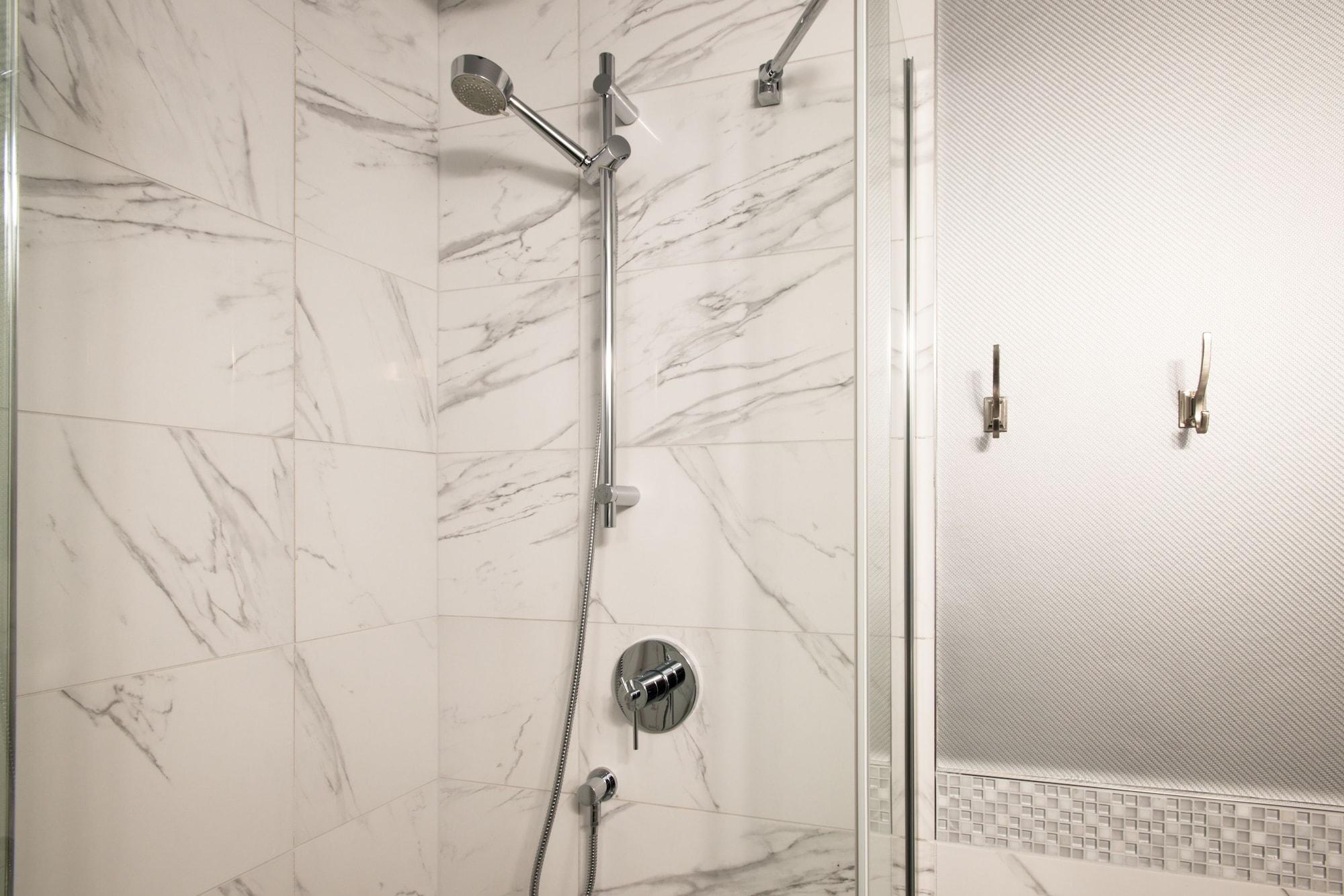 מונטריאול Le Chabrol Hotel & Suites מראה חיצוני תמונה